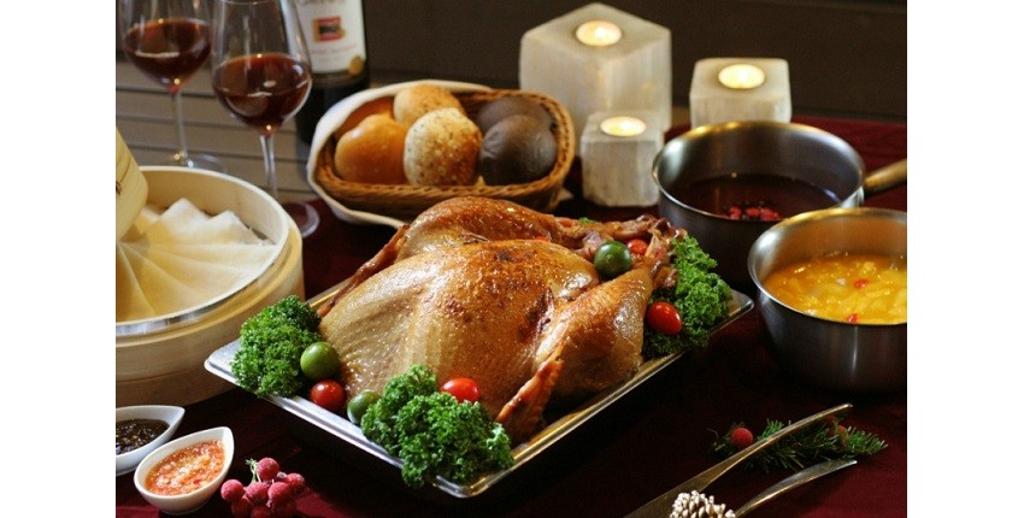 圖為永安棧感恩節推出火雞四吃，包含甜麵醬+捲餅的中式吃法，定能帶給饕客們不同感受的饗宴。業者提供