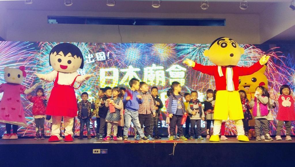 彰化全國麗園大飯店推出「日本廟會卡通嘉年華圍爐宴」，讓大小朋友都瘋狂。圖:許俊揚