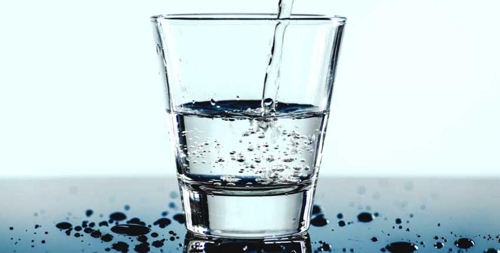 水喝太多有可能會中”水毒”?!