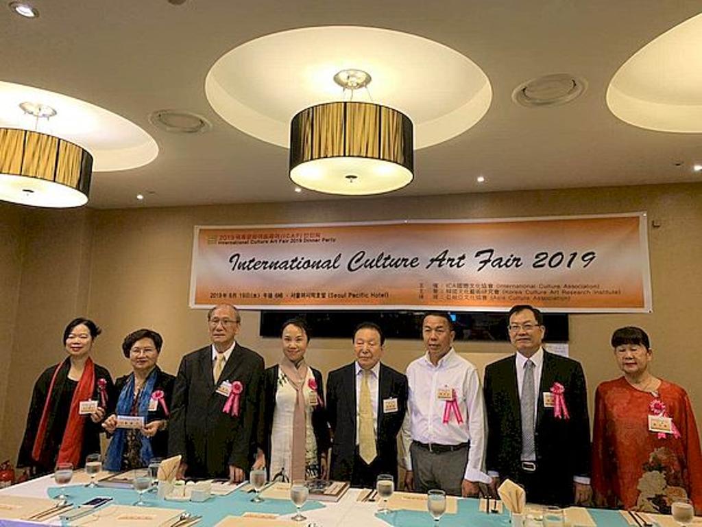 ICA國際文化協會於韓國首爾Gallery LA MER美術館舉辦蔡俊章（右二）等第41回韓國文化美術大展大獎纪念個展。