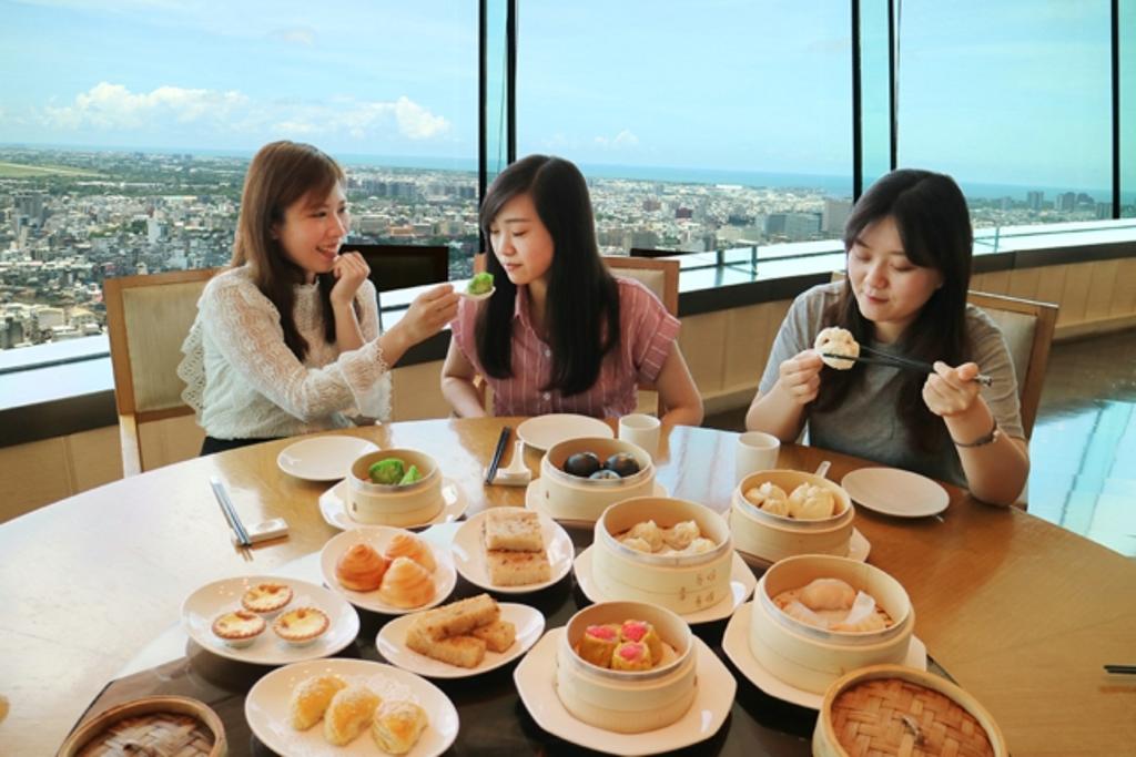 台南遠東飯店醉月樓7、8月推出「夏季午間港點饗宴」，各式點心小品及人氣發燒品項，平假日都有優惠，不要錯過。圖：業者提供