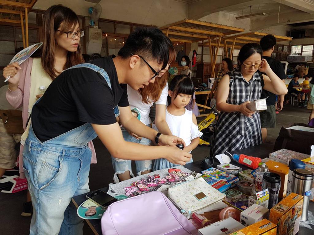8月24、25日小朋友自己當老闆，販售自己的二手玩具「小老闆市集」。圖／王妙琴