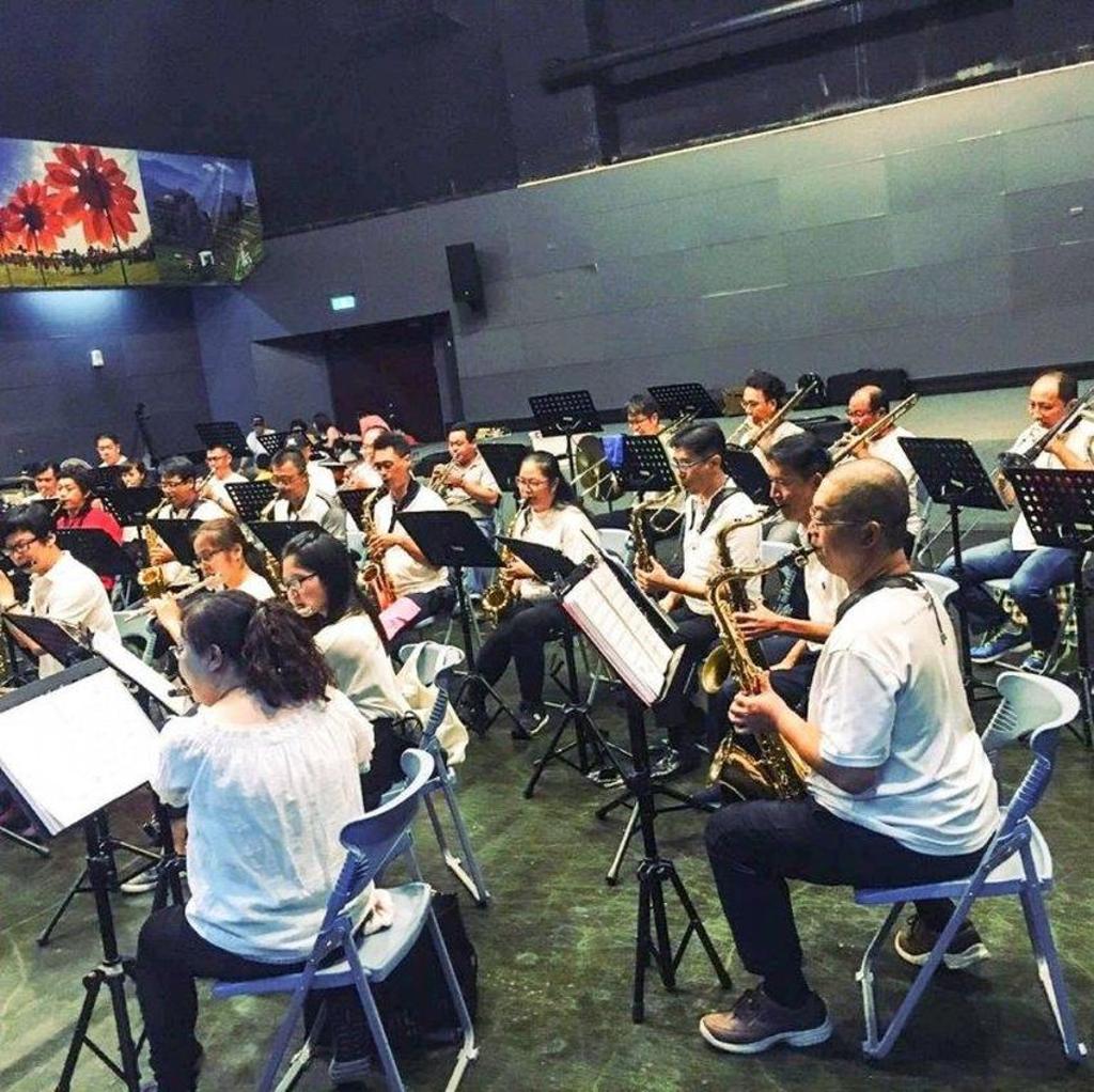 台中海韻不老樂團、賀蘭管樂團成員及老師們們彩排多首曲目。業者提供