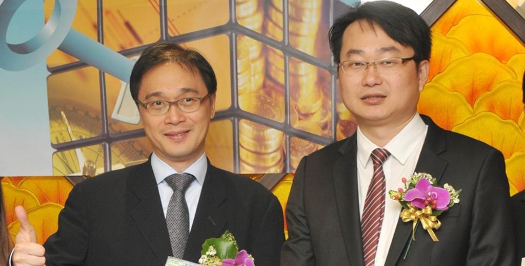 傳奇網路董事長張峰旗（左）、總經理周俊男（右）。圖／顏謙隆