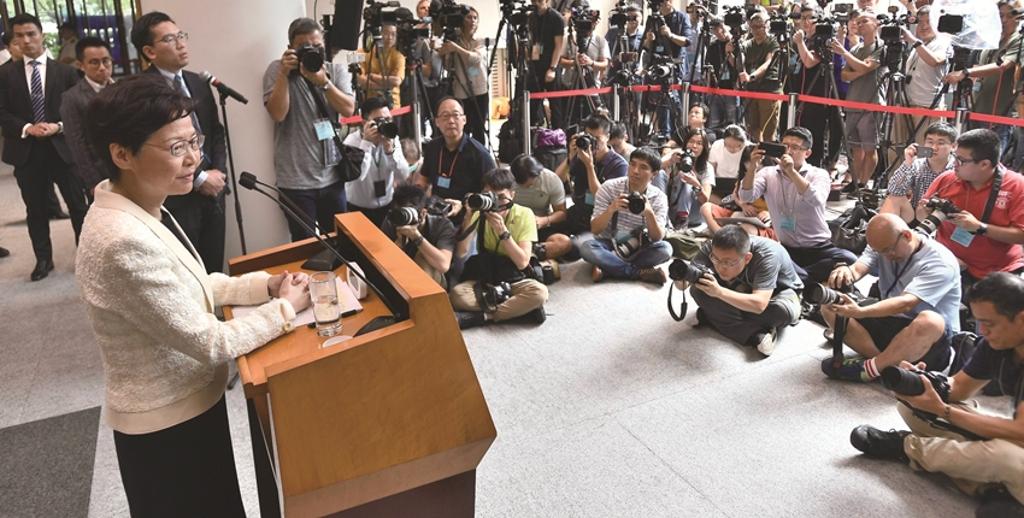 香港特首林鄭月娥3日出席行政會議前會見媒體。圖／中新社