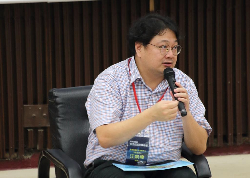 高精地圖研究發展中心計畫主持人江凱偉教授主講「讓自駕變得更安全:高精地圖介接自駕車系統」。圖:謝易晏