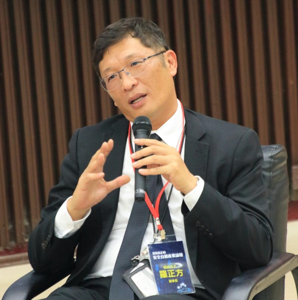 經緯航太羅正方董事長分享「即時定位與地圖構建應用實踐」,看好未來HD Maps商機。圖:謝易晏