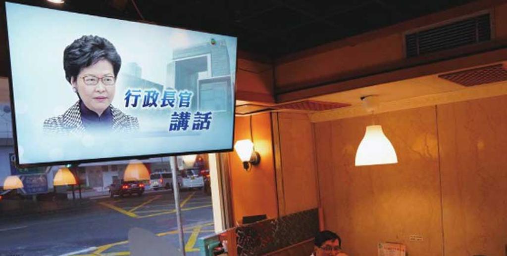 香港特首林鄭月娥4日晚間透過電視宣布，港府將展開四項行動回應民眾訴求，包括正式撤回修訂「逃犯條例」。圖／美聯社