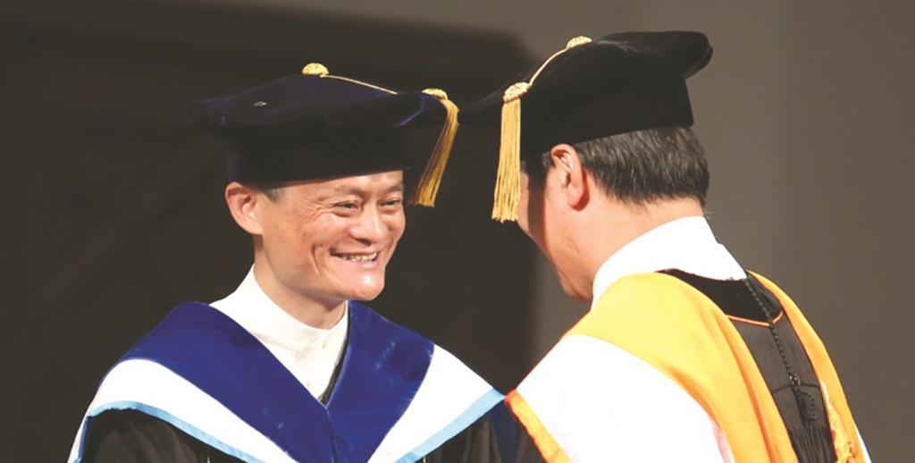 2015年，馬雲成為第一位獲頒臺師大名譽博士的大陸人士。圖／新華社