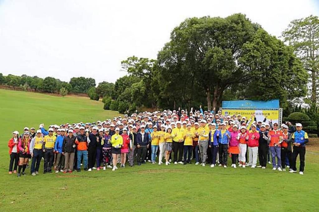 第十二屆中區EMBA高爾夫球聯誼賽為公益 在興農高爾夫球場開打。圖/第十二屆中區EMBA高球聯誼賽提供