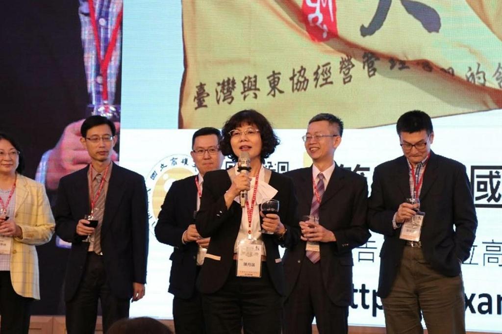 高雄大學EMBA強調終身學習 傑出校友推崇EMBA優質課程 - 商情 - 工商時報