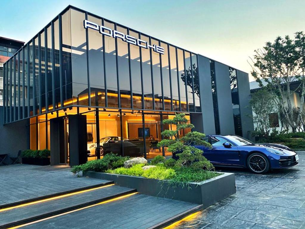 全台第一座保時捷獨立概念店－Porsche NOW Tainan，融入台南首座臺灣蔦屋選書高端住宅建案－西門大院。圖／業者提供