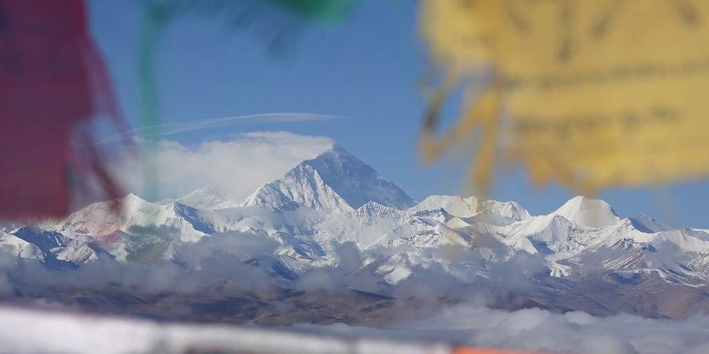 一位專業登山嚮導說，在聖母峰的新冠肺炎疫情已至少100例，多是登山客和後勤人員。不過尼泊爾官方仍否認。圖／中新社