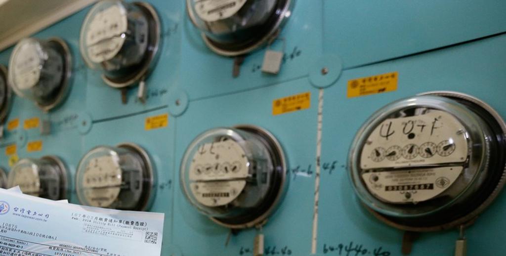 28日台電預估用電依舊高居不下，持續亮出供電吃緊的黃燈，備轉容量率預估7.71％。圖／本報資料照片