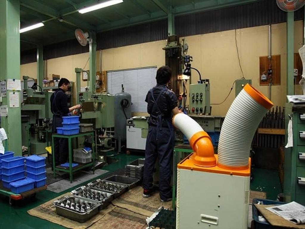 移動式冷氣介面操作簡單,輕巧好移動的特性,非常適用在工廠產線的現場。圖/業者提供