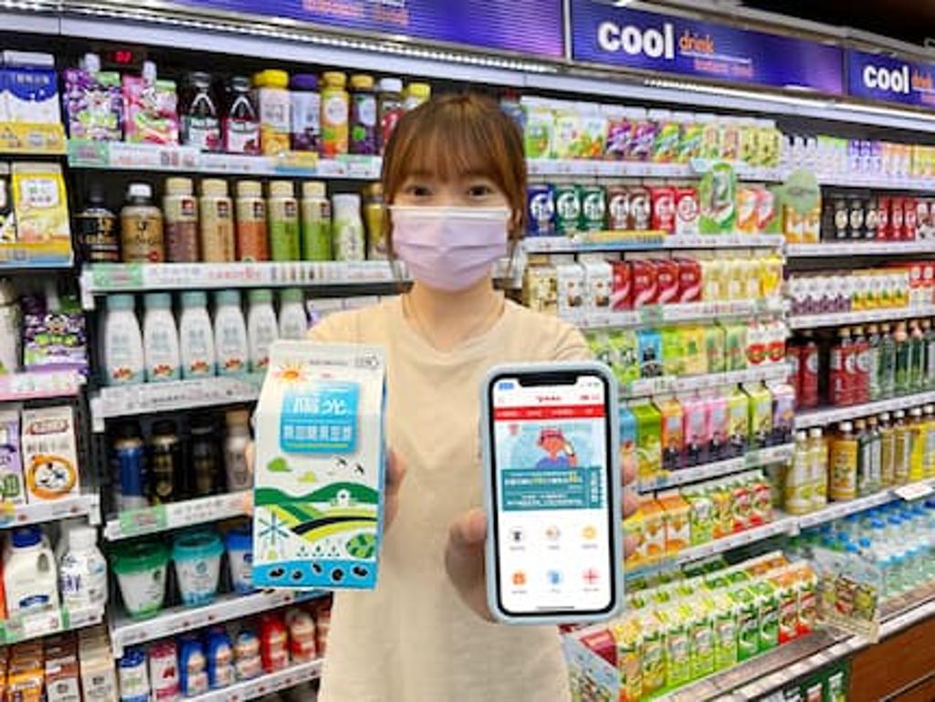 萊爾富跨界與Hami書城合作,在HamiBook APP完成簽到任務,還能再獲得萊爾富指定商品免費和折價優惠序號。圖/萊爾富提供