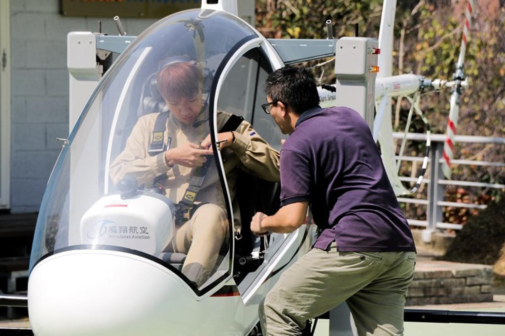 為培育專業飛航人才，朝陽科大斥資5億元籌設航空學院，並購置SVH-4直升機，提供學子操作訓練使用。圖／朝陽科大提供 