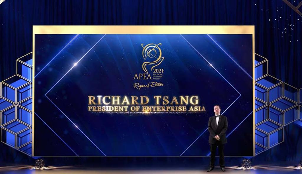 亞洲企業商會主席曾立基（Richard Tsang）出席APEA虛擬線上頒獎，並表示藉由四大獎項鼓舞成功企業和企業家。圖／亞洲企業商會提供