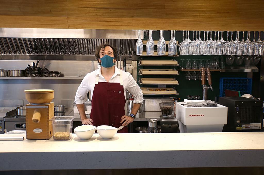曾得到《紐約時報》評為「最能定義摩登料理的主廚」的詹姆士．夏曼(James Sharman)決定留在台灣發展，並開了全台第一家用台灣小麥製麵的〈FERMI〉Pasta Bar。圖／姚舜