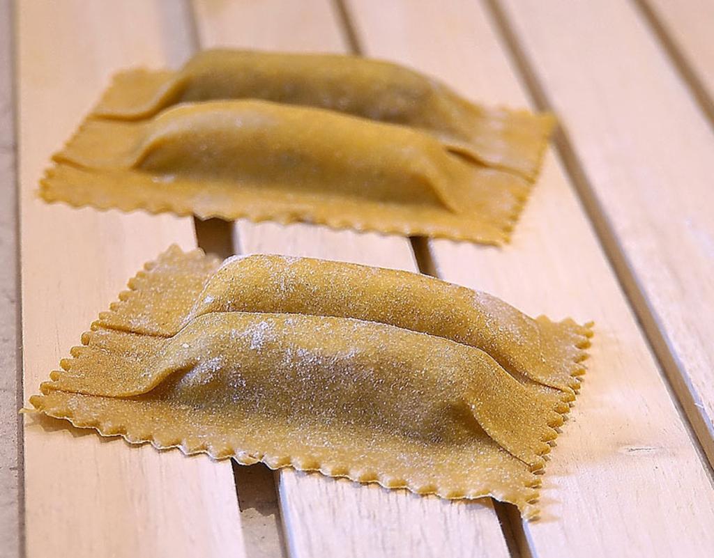 〈FERMI〉的義大利麵餃皆以「雙胞胎」形式呈現，裡面各包有不同內餡。圖／姚舜