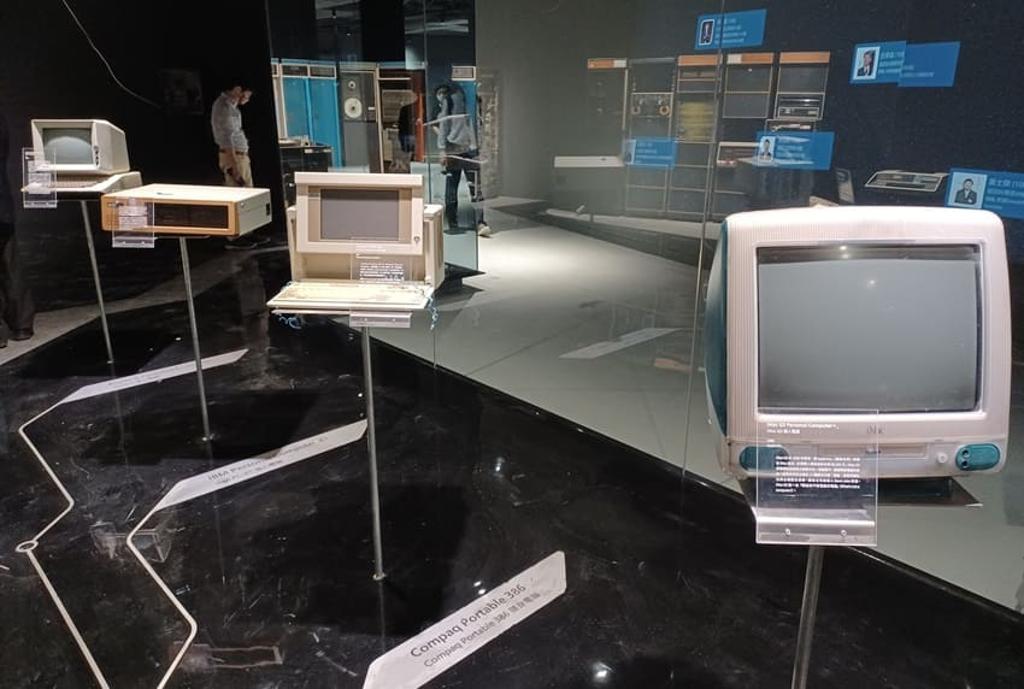 「Beyond Computing Museum台灣電腦資訊發展館」典藏1960至90年代於校園服役的大型、中型及個人電腦文物。圖/謝易晏