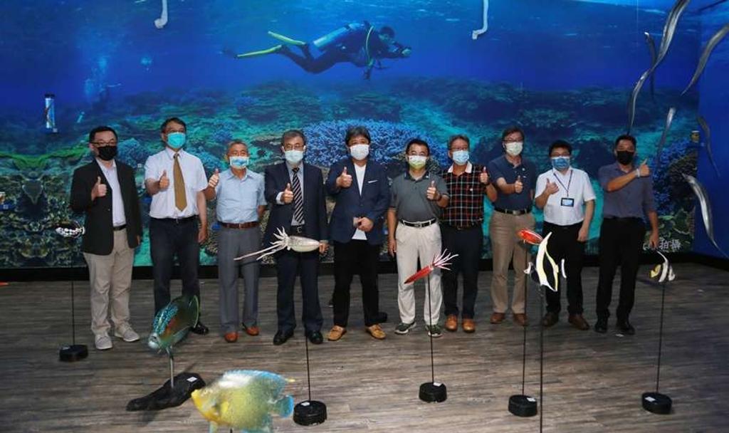 國立中山大學與台灣橫浜八景島股份有限公司（Xpark）簽署合作備忘錄，未來雙方將在海洋科學產學合作、促進港都海科產業發展。圖/中山大學提供