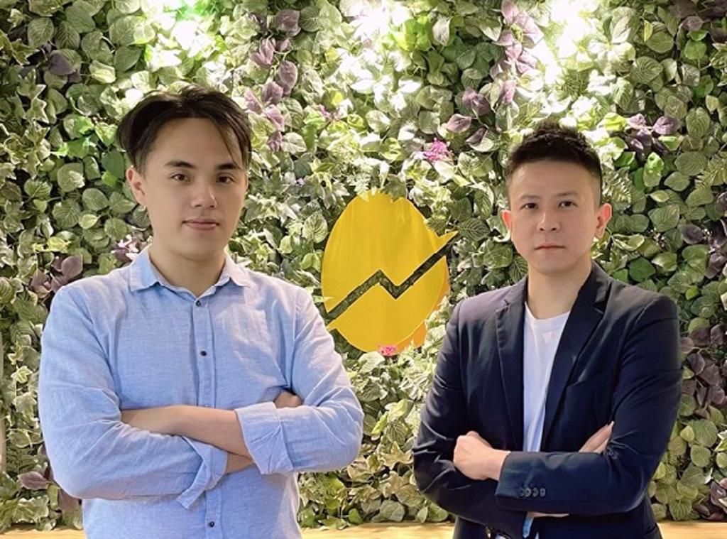創辦人黃佳文(右起)、楊登淵，攜手建立一套專為台灣年輕人打造的美股投資系。圖／業者提供