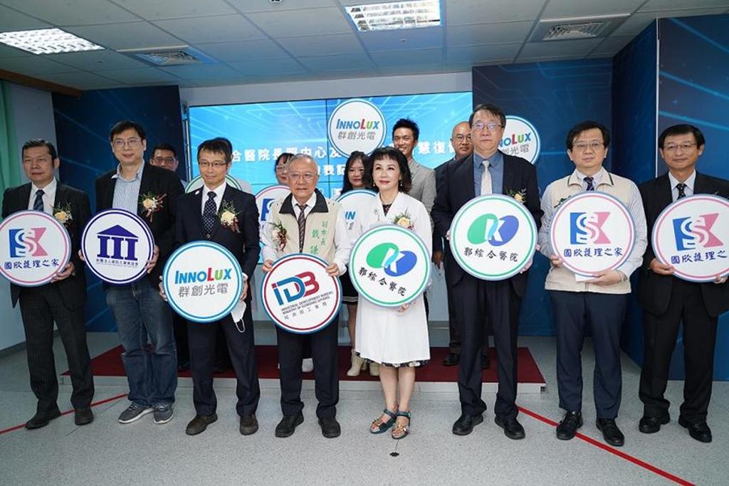 群創攜手台南郭綜合完成二千人步態分析快篩 瞄準超高齡商機 - 綜合 - 工商時報