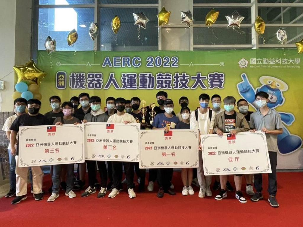 AERC 2022亞洲機器人大賽中區場，龍華學子榮獲前三名等7獎項。 