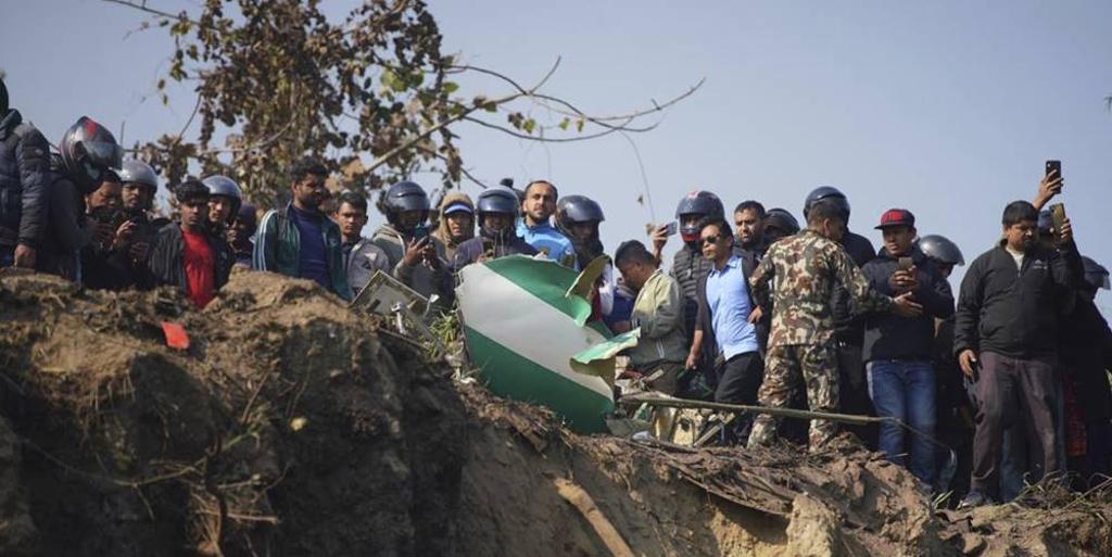 尼泊爾雪人航空一架載有72人的客機15日墜毀尼泊爾西部城鎮波卡拉。圖／美聯社