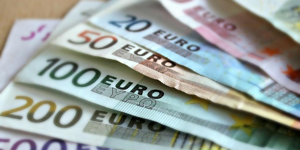 歐元期貨沿月線慣性上漲呈強勢格局，短線站穩所有均線不破前提下，近期仍可留意歐元的持續上攻態勢。圖／pixabay