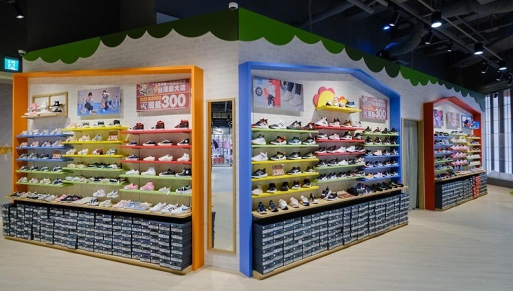 ABC-MART集結全台最齊全的孩童鞋履品項，還有球鞋、皮休閒鞋、女鞋。圖／ABC-MART提供