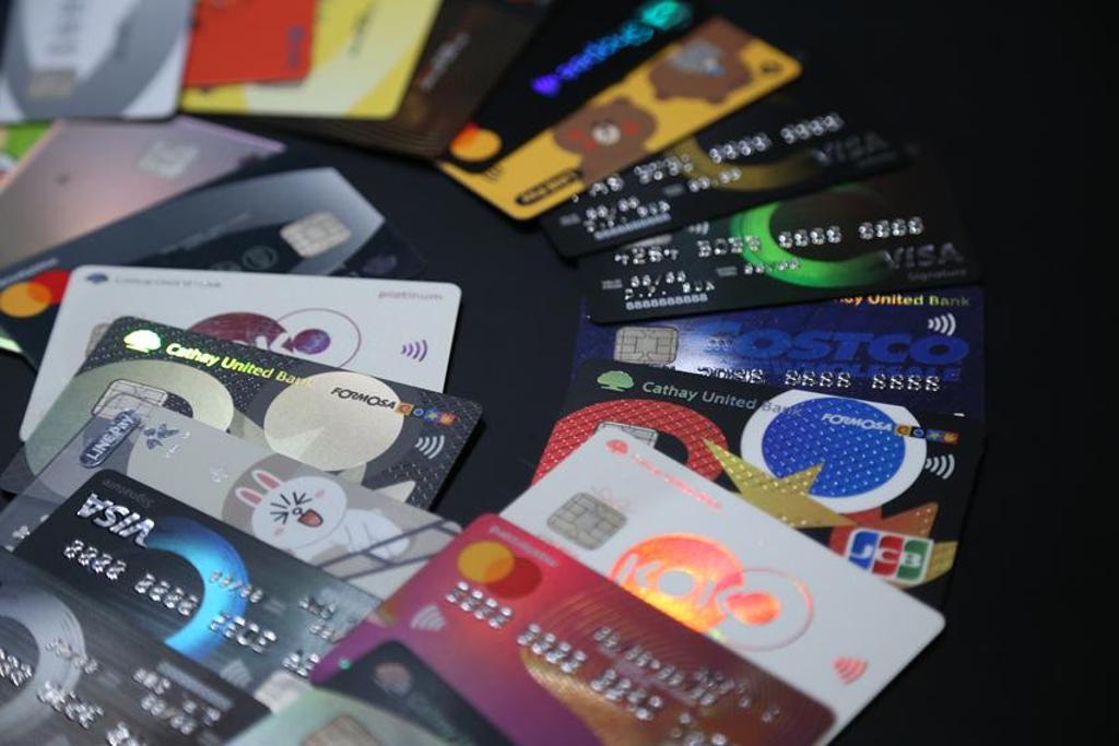 國人啟動補出國熱潮，信用卡刷卡爆量。圖／本報資料照片