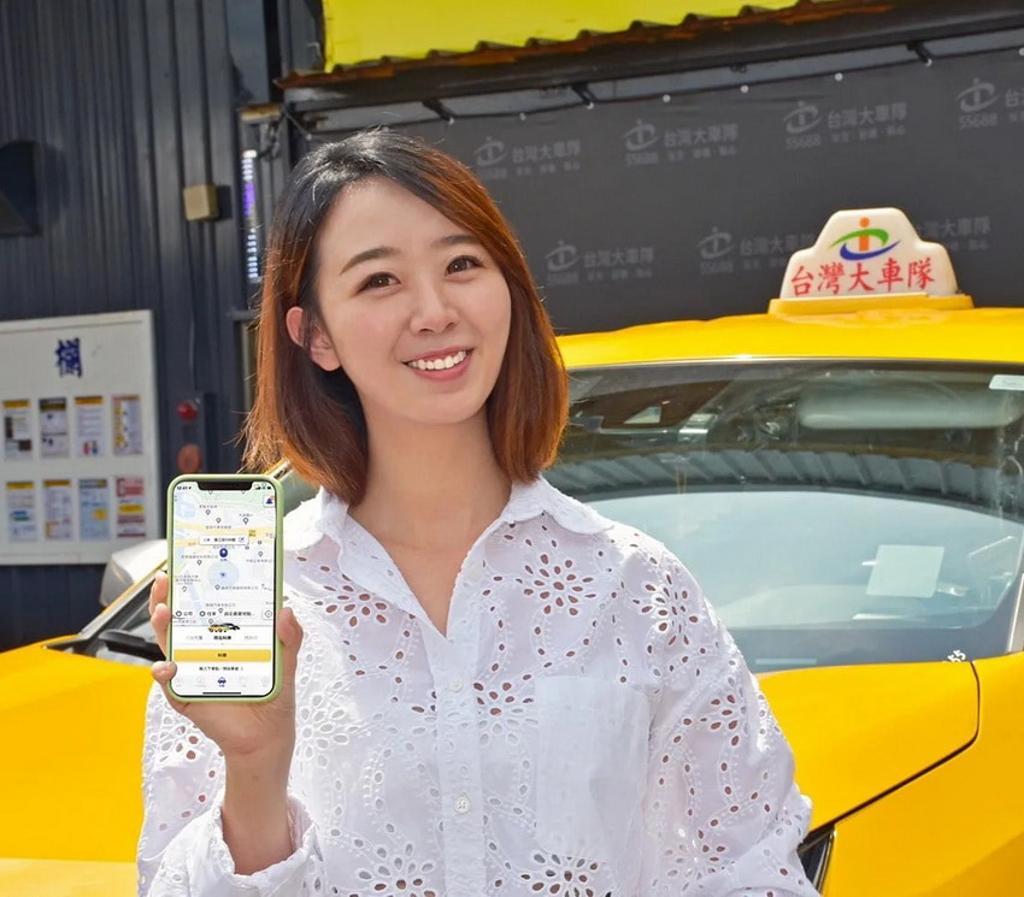  保樂力加集團與台灣大車隊合作的買酒就送「禮乘金」活動，只要符合資格並掃描活動 QR Code ，即可在「保樂力加酩家沙龍」LINE 官方帳號中，一鍵兌換55688 APP 乘車金 。業者提供 