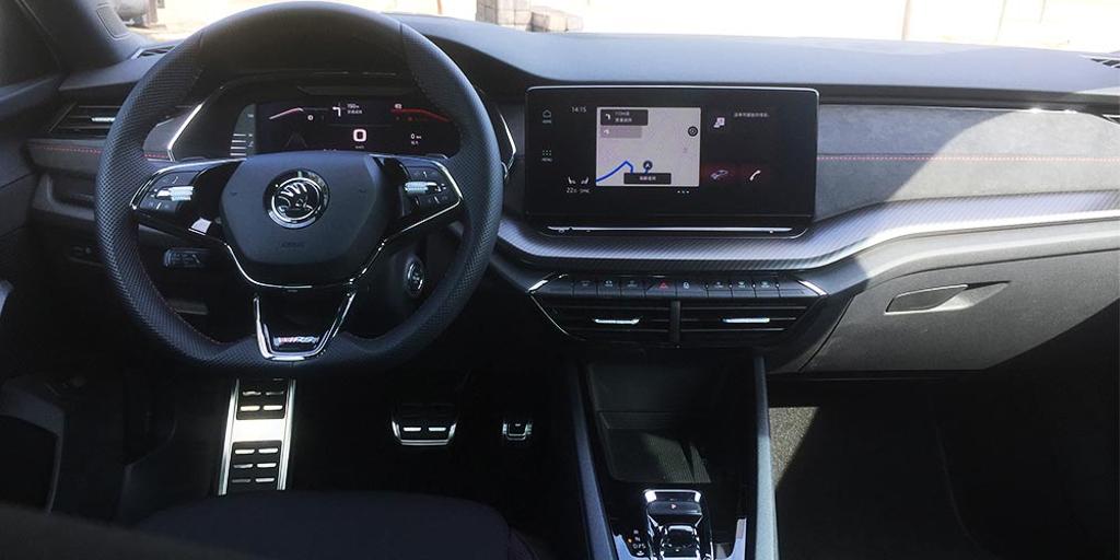 試駕車採車系專屬Info Sense智慧直覺數位化座艙，10.25吋駕駛儀表搭配了同級唯一10吋多媒體螢幕。圖／于模珉