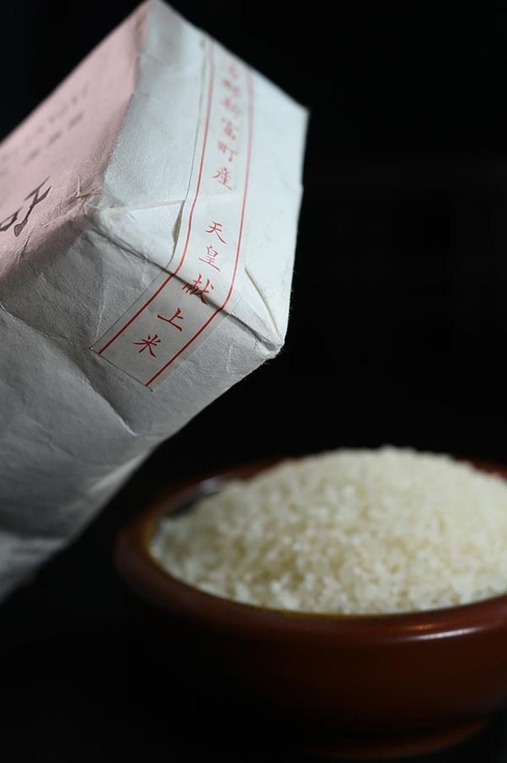 產量稀少的〈宮本米〉，曾於1974年代表宮崎縣進貢昭和天皇，晶華〈宮崎名物豐味套餐〉可以吃到用這米炊製的〈宮本米釜飯〉。圖／姚舜