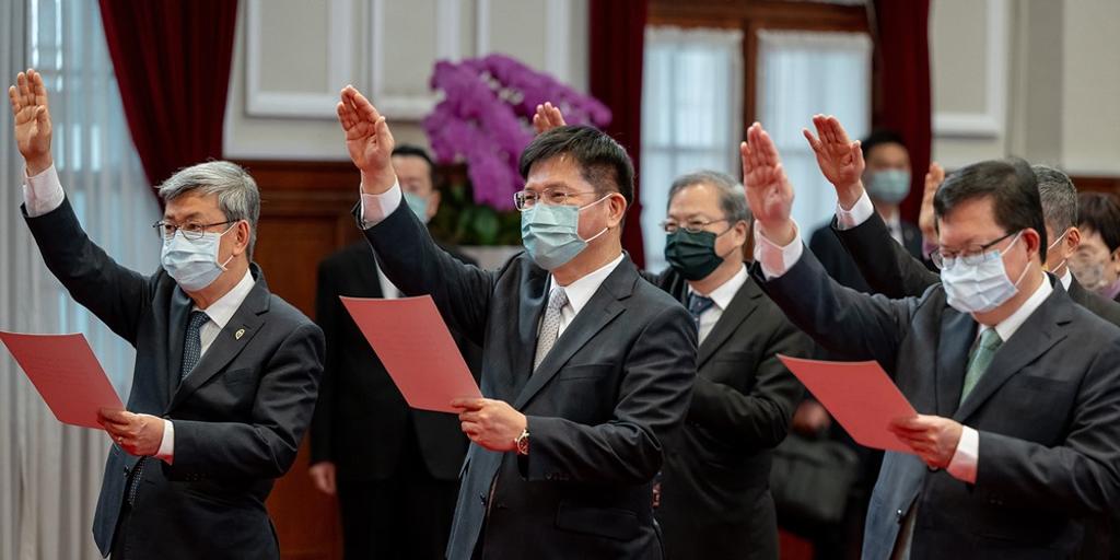 新任行政院長陳建仁率內閣成員宣誓就職。圖／總統府提供