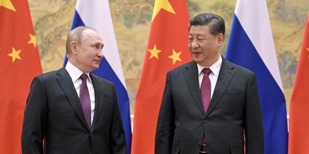 習近平（右）擬於2023年春季訪俄。左為俄國總統普丁。圖／美聯社