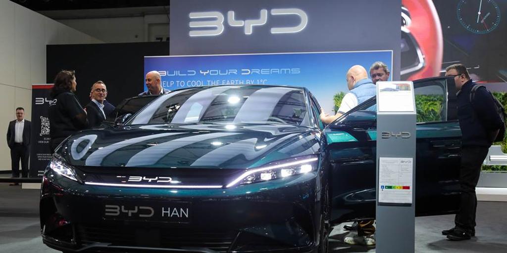 中國製汽車出口競爭力大增，去年出口汽車311.1萬輛，超越德國成為僅次於日本的第二大汽車出口國。圖／新華社