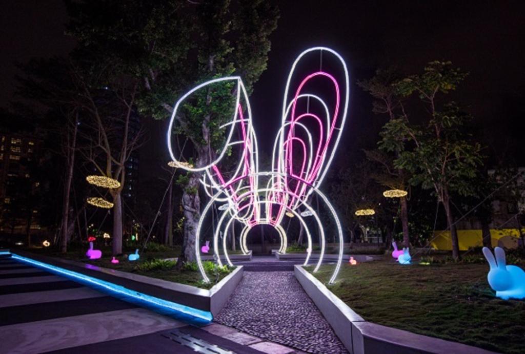 台北士林燈區光環境「兔耀shilin」。圖／于果創意策展團隊提供