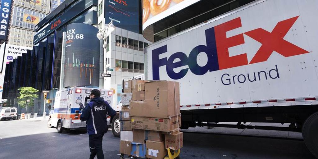 聯邦快遞（FedEx）周三（1日）宣布，將裁撤超過10％的主管級資深人員。圖／美聯社