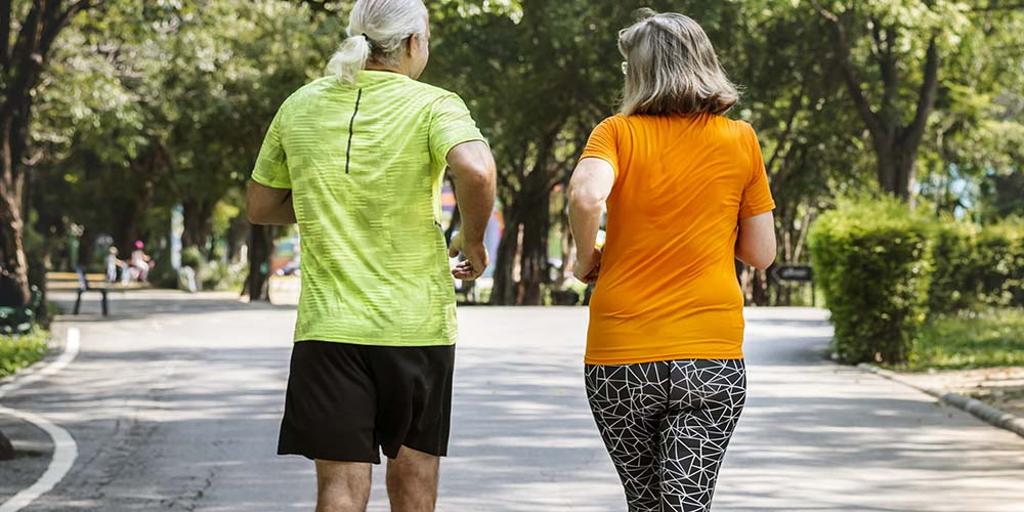 年長者更需要強健的肌肉質量來維持健康生活品質，尤其是腰部以下和下半身腿部的肌肉。圖／freepik