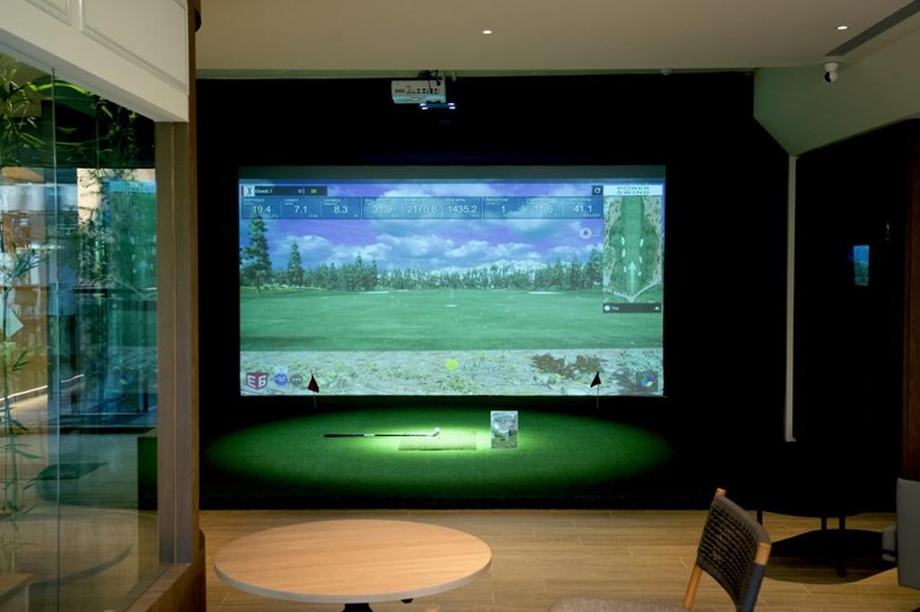 高爾夫球屏——身歷其境，室內也能盡情揮桿。圖／CLUB 零提供
