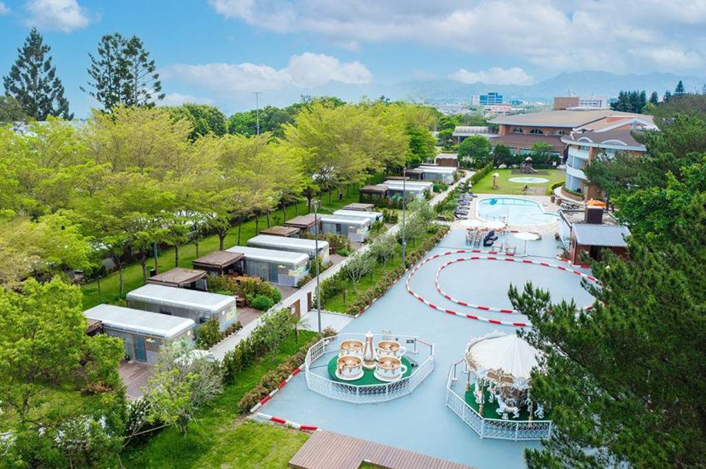 天成飯店集團在台北夏季國際旅展，推出朋趣豪華露營車首賣優惠2.9折再享一泊四食。圖／天成飯店集團提供