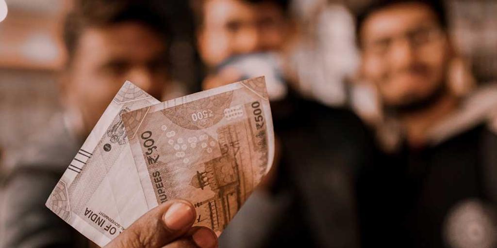 從去年以來，印度央行開始讓10幾家當地銀行業者與18個國家，在進行貿易活動時，利用印度盧比來結算。圖／ Unsplash