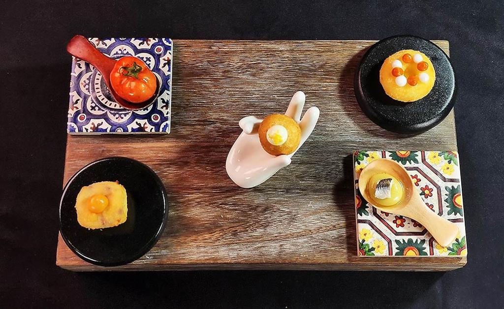 名為〈在西班牙旅行〉的開胃小點是以5款西班牙最著名的Tapas為靈感設計。圖／姚舜