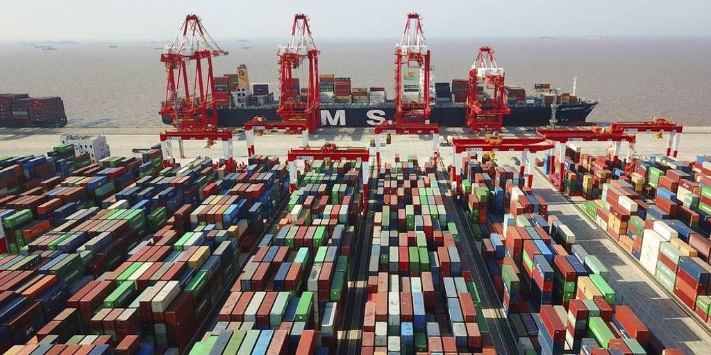 今年6月亞洲運往美國的貨櫃量年減13％至147.3萬個（以20呎標準貨櫃TEU計算），此為連續第11個月萎縮。圖／美聯社