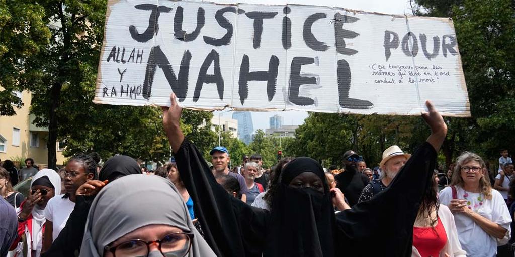 法國北非裔青年奈爾（Nahel）拒絕攔檢遭員警槍殺致死引發的全國大規模暴動才剛平息。圖／美聯社