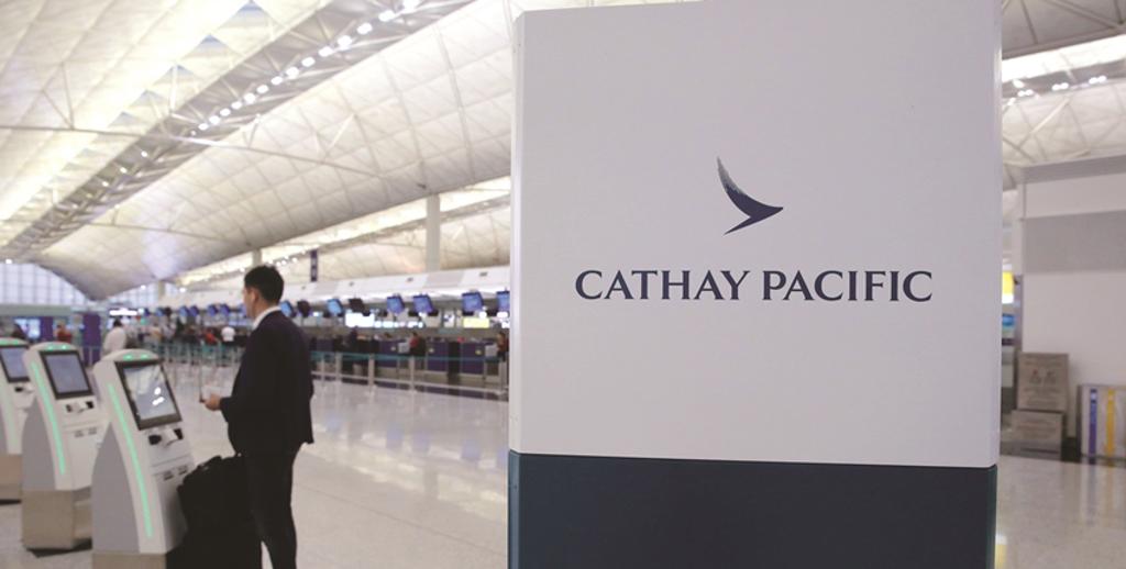 香港國泰航空公司14日宣布，由於邊境重新開放，旅行需求暴增，預估2023上半年獲利最高可達45億港幣，約5.76億美元。圖／美聯社