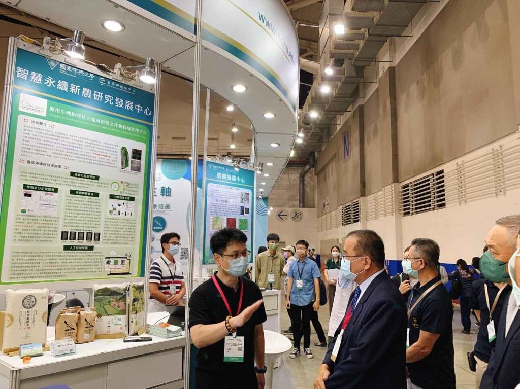 國立中興大學朱彥煒教授團隊技術參展2022智慧農業展。圖/國立中興大學提供
